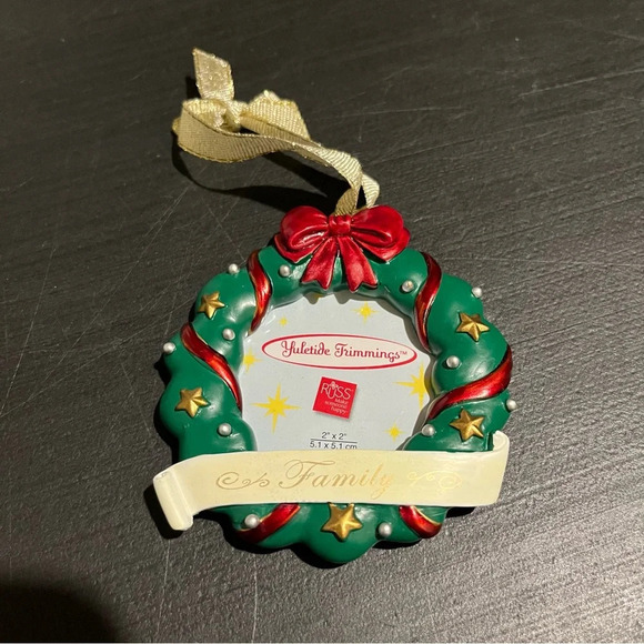 Russ Other - Christmas Photo Ornament Russ Wreath Red Bow & Family 2”x2” Photograph